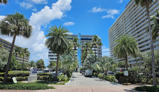 Lovely Beachfront Condo overlooking the Ocean, private jacuzzi, balcony & pool