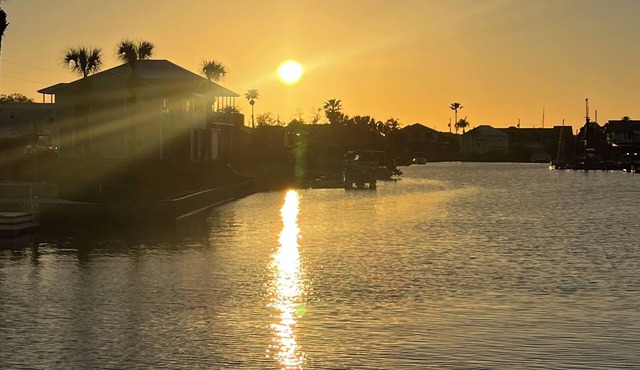 Lovely full home near Tampa, beaches, Weeki Wachee, Tarpon Springs,& Clearwater