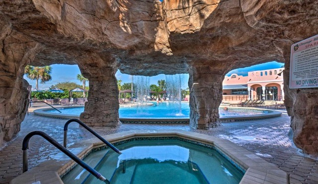 Lovely Lady Lake Home w/Resort Amenities & Lanai!
