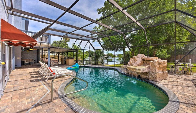 Lovely Palm Coast Retreat w/Outdoor Kitchen