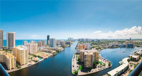 Lovely Studio with Amazing View gym and amenities