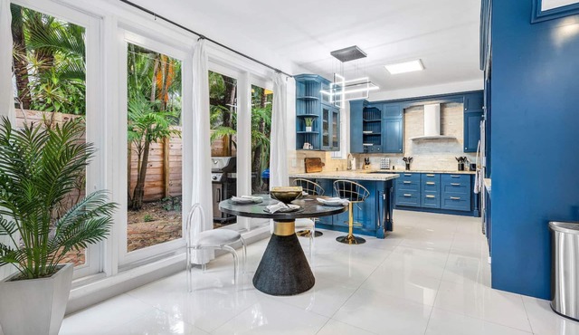 Luxe 5BR 4BA Heated Pool 10 Min to Beach BBQ