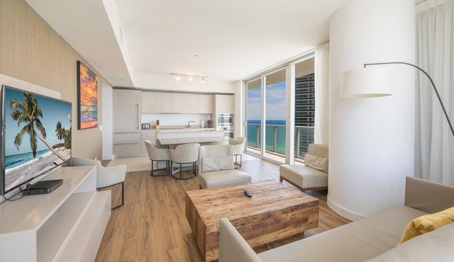 Luxe Condo Oceanview on the 24th Floor