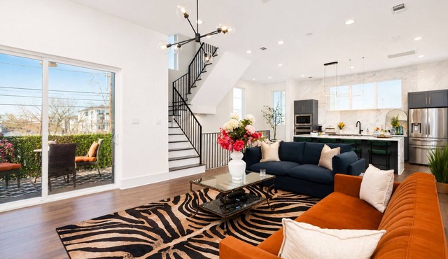 Luxe Home! Sleeps 10·Rooftop·Garage·Pet·HTX