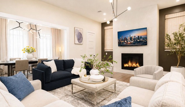 Luxe Stay!5 beds Rooftop Pet-Friendly Downtown