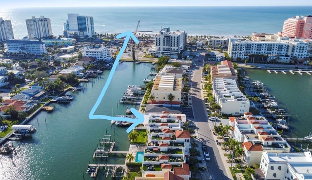 Luxe townhouse 2 blk walk to Clearwater Beach, Pier 60, Rooftop patio sunsets