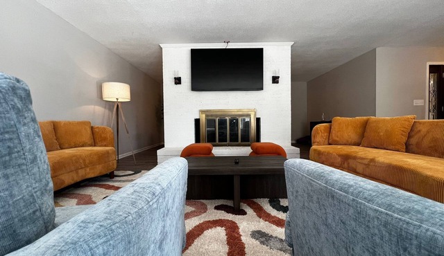 Luxurious 5BDR Home: Playset, Games & Pool Table