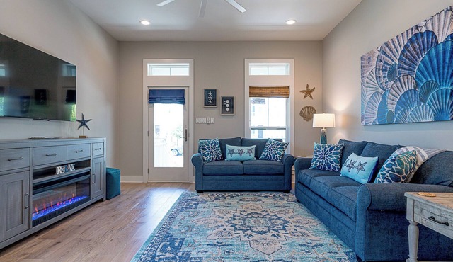 Luxurious Home - Short Walk to Beach, EV ChargerL2