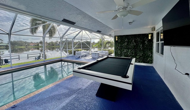 Luxurious home with heated pool 3 min to WEF