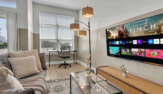 Luxury 1BD | Deep Ellum | Parking | Pool+Gym