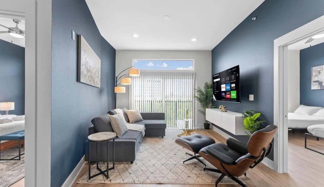 Luxury 2BD | Deep Ellum | Parking | Pool+Gym