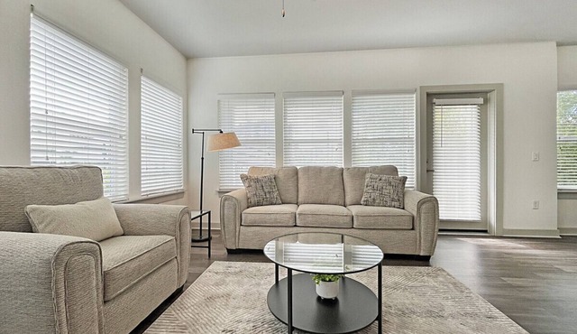 Luxury 3 BR in Westshore, Fountain Views