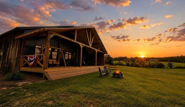 Luxury Barn Retreat | Firepit, Deck + Pasture Views
