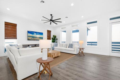 Luxury Beach Retreat Pool, Game Room, Sleeps 16