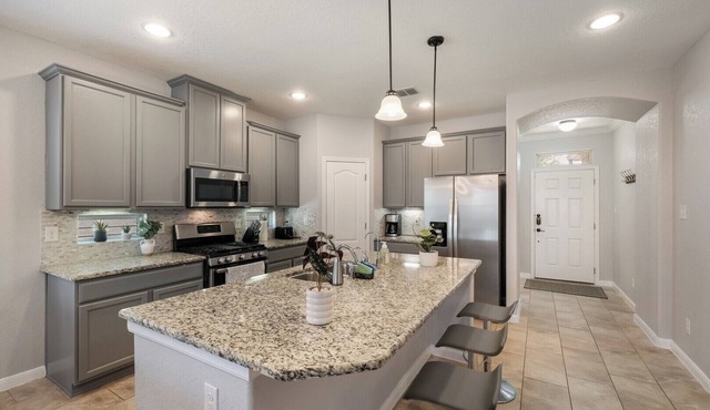 Luxury Beautiful House near SeaWorld and Six Flags Fiesta Texas