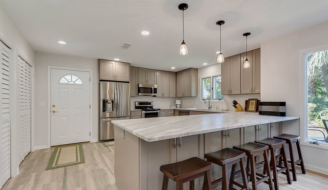 Luxury condo in Sawgrass County Club. Short walk to the beach!