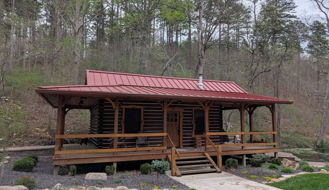 Luxury Craftsman 1-bedroom cabin in SERENE beauty with AC, high end kitchen/bath