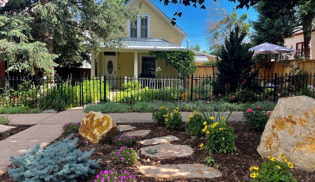 Luxury Dream Cottage - Hot Tub, 3 blocks from Pearl Street, and 5 outdoor patios