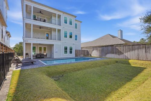 Luxury family twelve bedroom getaway with private pool