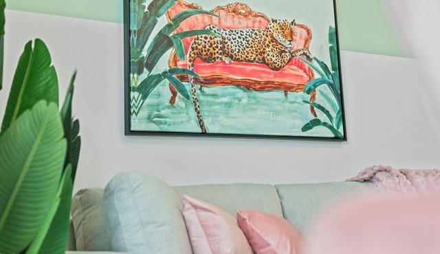 Luxury Girls Getaway | Downtown Hollywood | Private Pool | Near Beach