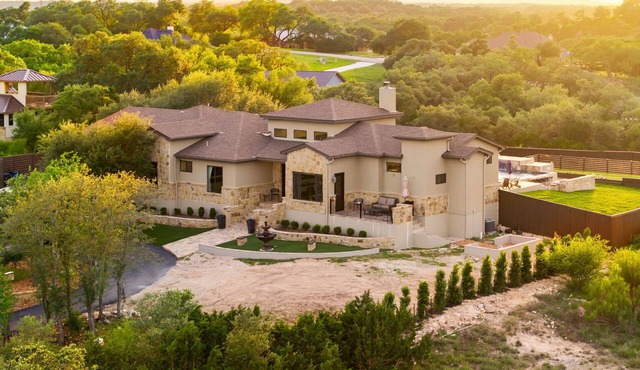 Luxury Hilltop Villa- Sunsets/Pool&HotTub/Game Rm/Gym/SteamRm/Sauna/Sleeps16