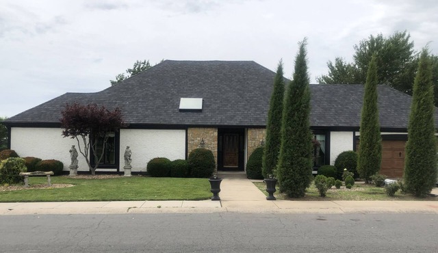 Luxury lake living 12 minutes from Major international sporting event stadium