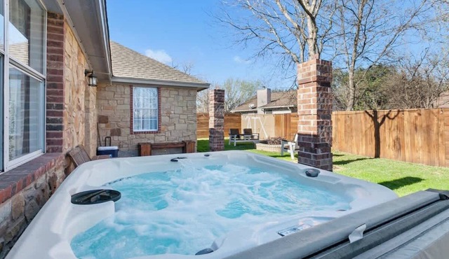 Luxury Modern 4BR | Hot Tub | Mins to DT & Rainey