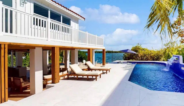 Luxury Oceanfront Estate | Private Dock Pool in Key Largo