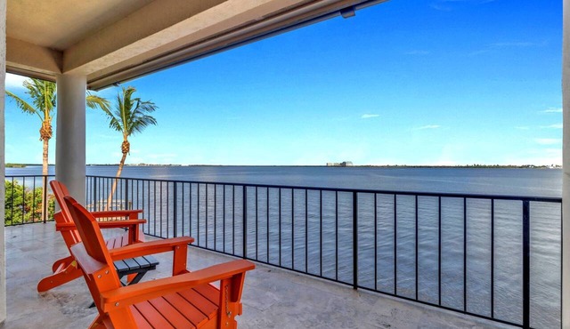 Luxury River View Estate | Heated Pool & Amazing Sunsets | Perfect Gathering for Families & Friends