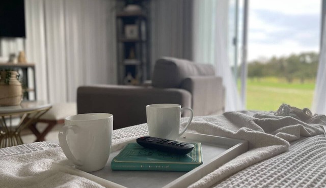 Luxury Studio Suite-Designed for Quiet Luxury & Connection in Rockdale