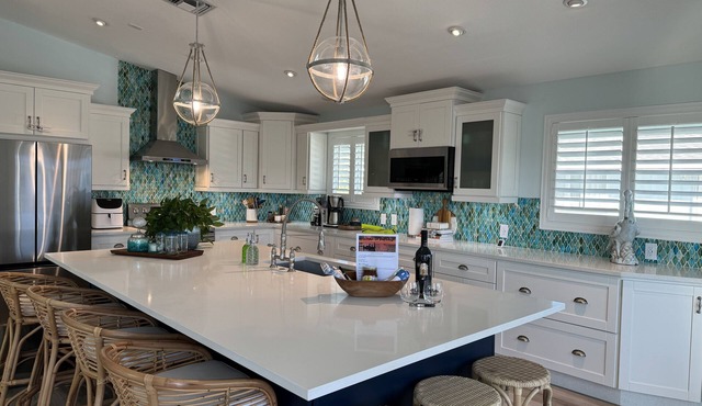 Luxury Waterfront-Weekly Rental-Dock-Private Pool-Gated Community-Island Life!
