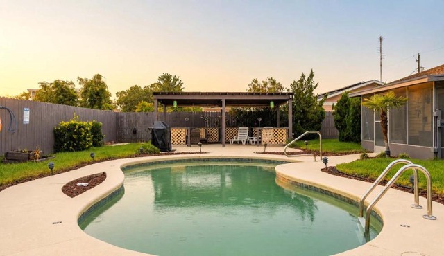 Lynn Haven 3BR - Private Pool & Fenced Yard