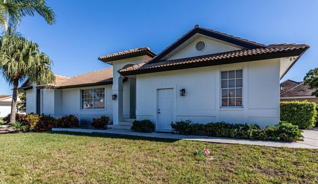 Mag860 - Lovely 3 bedroom waterfront home