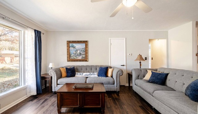 Magnolia House · 4BR Pet-Friendly Home · Walk to OU Campus · Firepit & Backyard