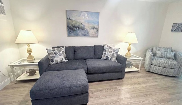 Marco Island Monthly Rental, Renovated 2BR Townhome Pool Near Beach