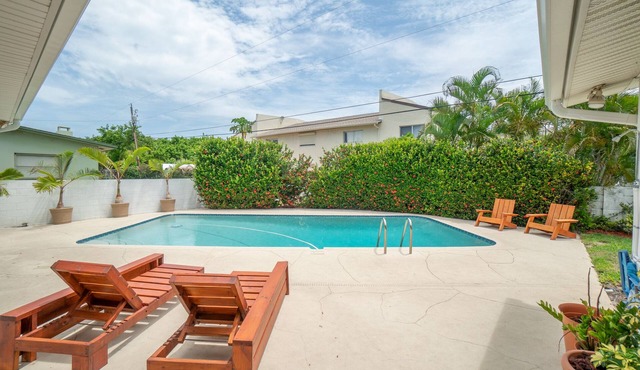 Mermaid Bay- Pool Home steps from beach- sleeps 10