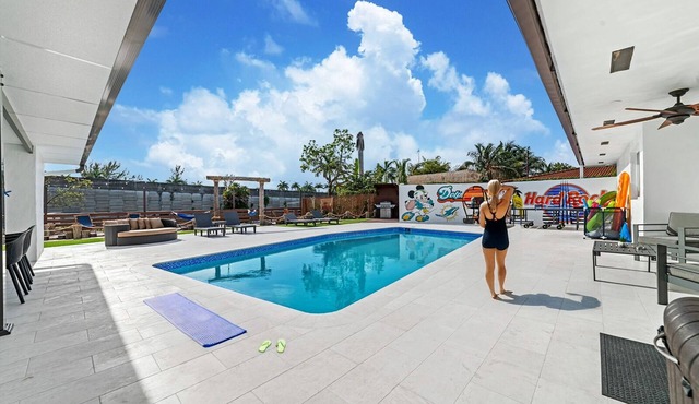 Miami Lakefront Mansion - Unforgettable, 30 Guests