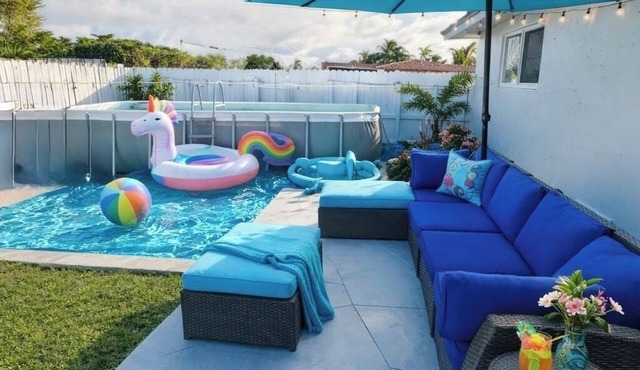 ★Miami Spacious Retreat 10 ninutes to Ocean BBQ Pool Firepit Sleeps 20+★