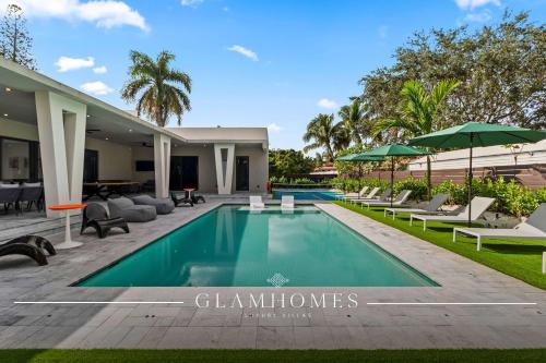 Miami Ultra Villa w Pool Movie Theater Pickle Ball