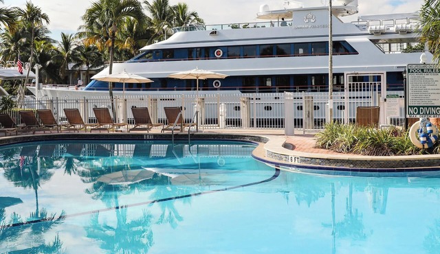Micro Queen | Riverside Hotel | Las Olas + New River, Water Taxi | 2 Units