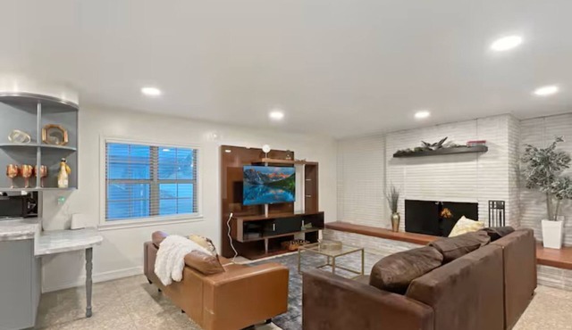 Midcentury Retreat 4bdr 6 Beds Gym + Yard