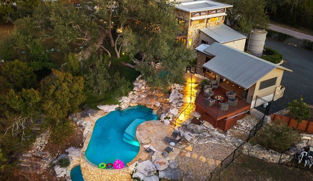 Million Dollar Hill Country Views, Pool, Hot tub, King Beds, Chef's Kitchen!