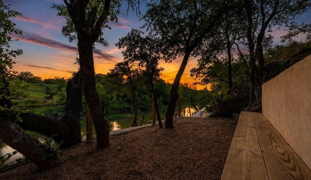 Mimosa Waterfront With Hot Tub