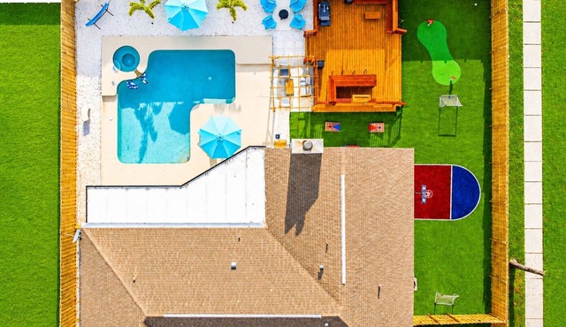 Mini Resort-Heated Pool-Spa-Game Room-Theater-Golf in Tampa
