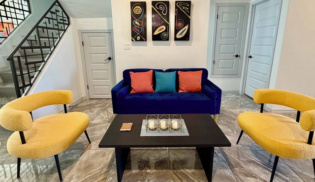 Modern 3 BR/2.5 Bath West El Paso Retreat Workspaces Views Fast Wifi