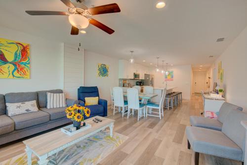 Modern 3BR 3BA Condo Heated Pool & Walk to Madeira Beach