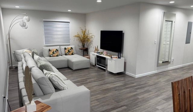 Modern 3BR Home in Deerfield Beach- Close to the Beach