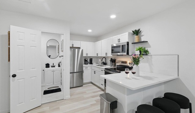Modern 4BR 2BA Home With Hot Tub-grill & Huge Yard