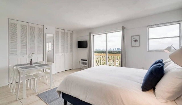 Modern Apartment| City Views + Easy Beach Access