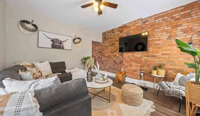 Modern Boho Condo | Walk to Downtown Columbus in Columbus